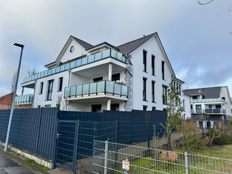 Beide Gebäude mit Wärmepumpen